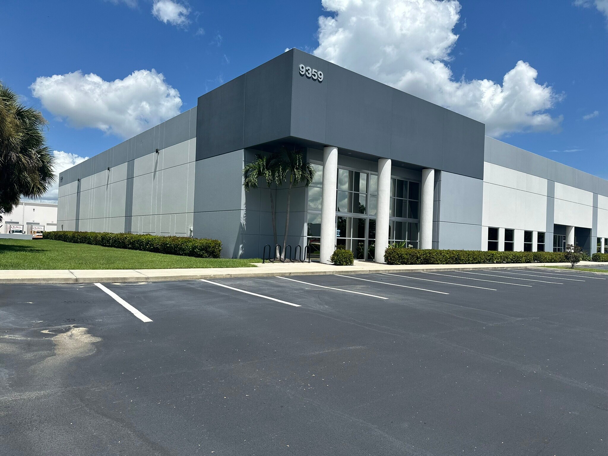 9353 Laredo Ave, Fort Myers, FL for lease Building Photo- Image 1 of 10