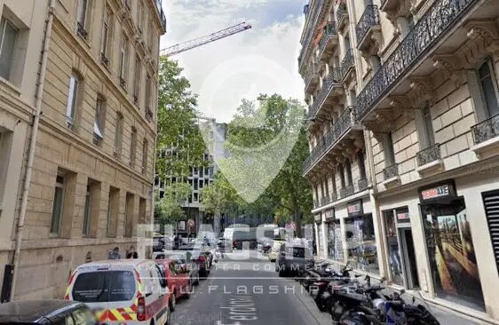 Retail in Paris for lease - Building Photo - Image 2 of 2