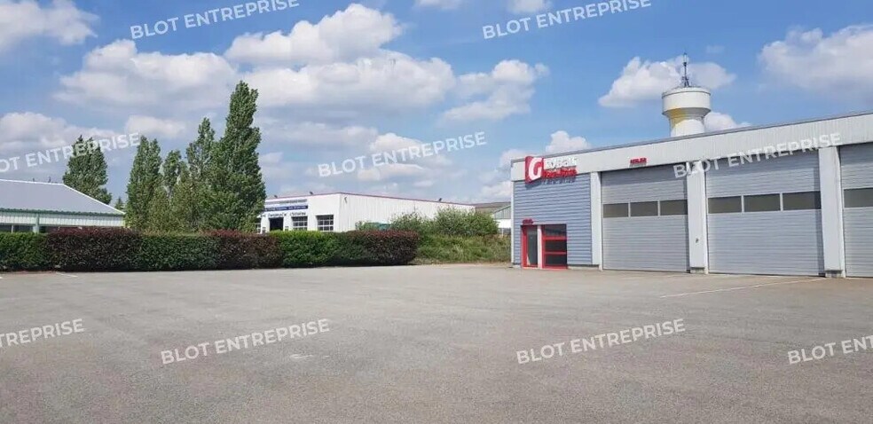 Office in Ploërmel for lease - Building Photo - Image 1 of 7