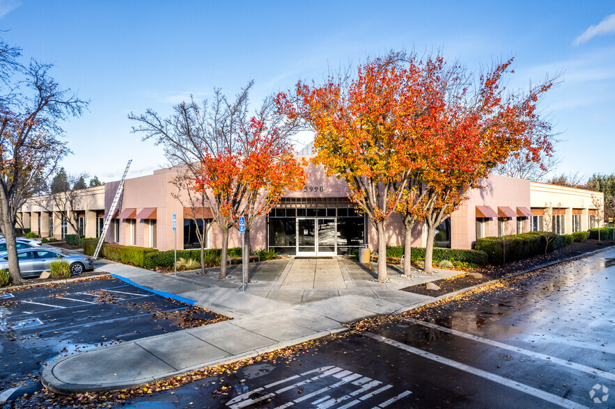 5980 Stoneridge Dr, Pleasanton, CA for lease - Building Photo - Image 1 of 7