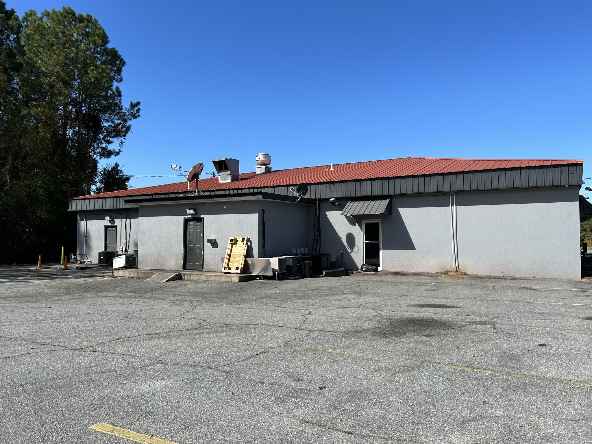 895 S Main St, Baxley, GA 31513 - Former restaurant | LoopNet