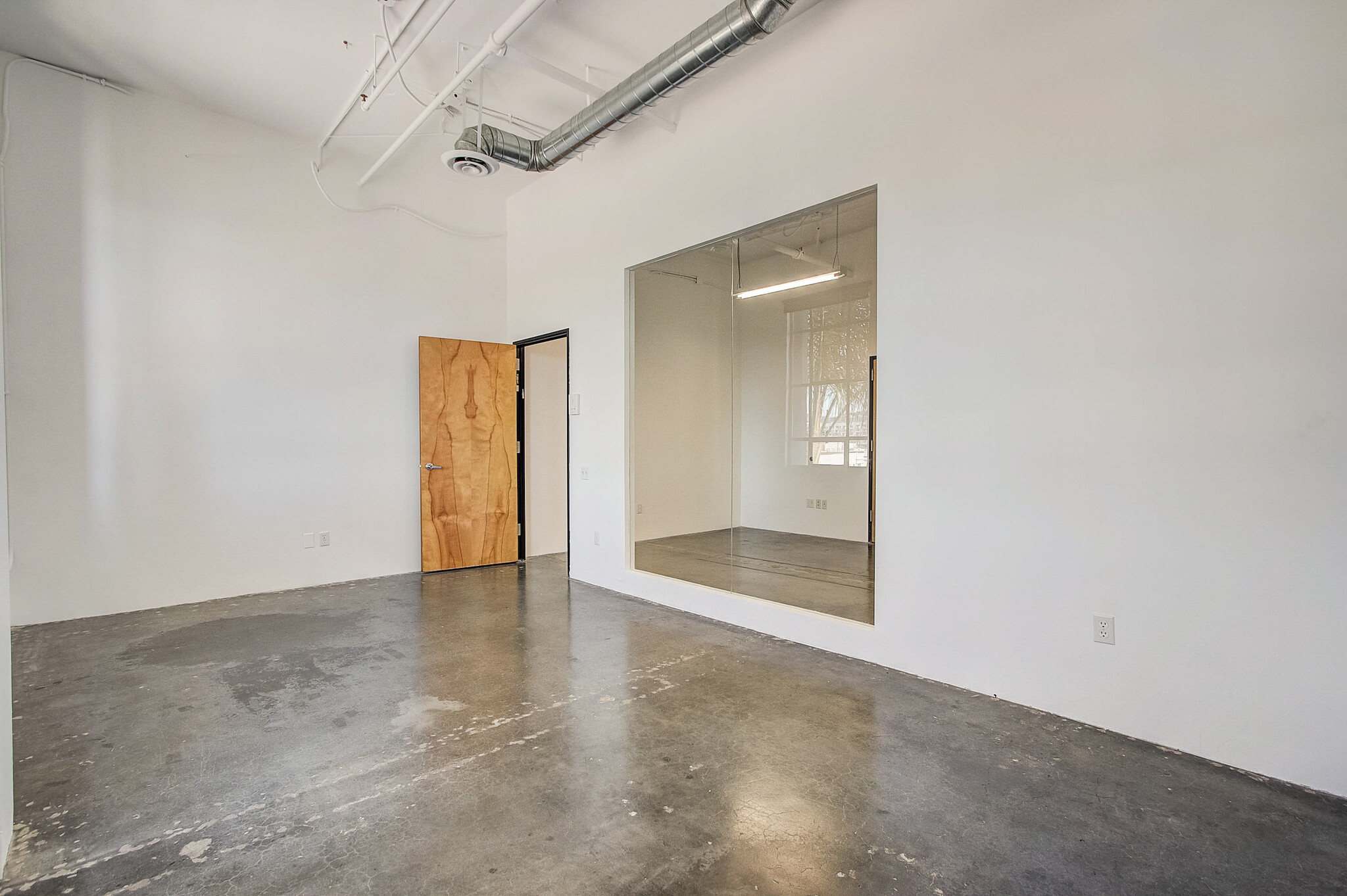 6311 Romaine St, Los Angeles, CA for lease Interior Photo- Image 1 of 7