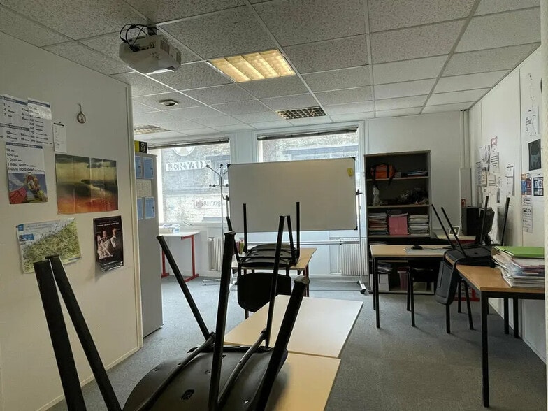 Office in Le Havre for lease - Interior Photo - Image 2 of 9