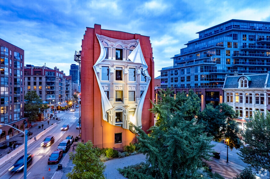 49 Wellington St E, Toronto, ON for lease - Primary Photo - Image 1 of 3