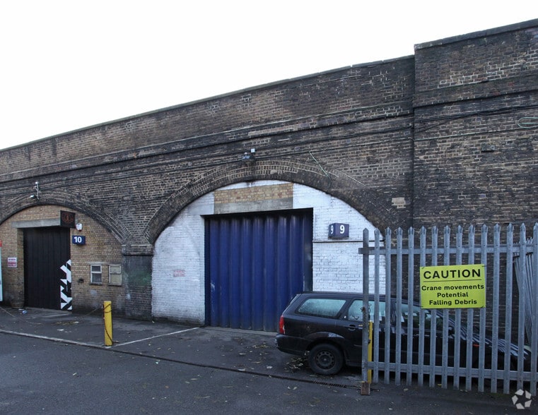 Bohemia Pl, London for lease - Building Photo - Image 2 of 4