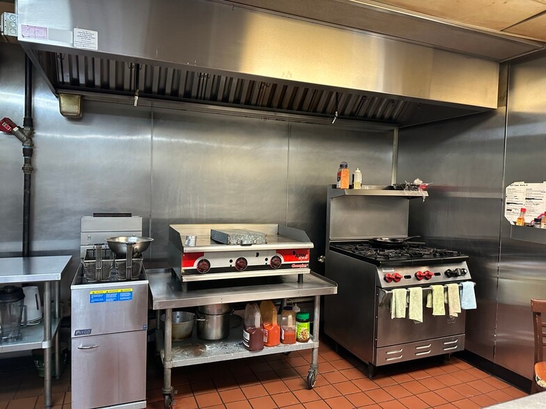 844 Secretary Dr, Arlington, TX for lease - Building Photo - Image 2 of 2