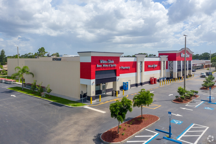 5660 Bayshore Rd, North Fort Myers, FL for lease - Building Photo - Image 1 of 5