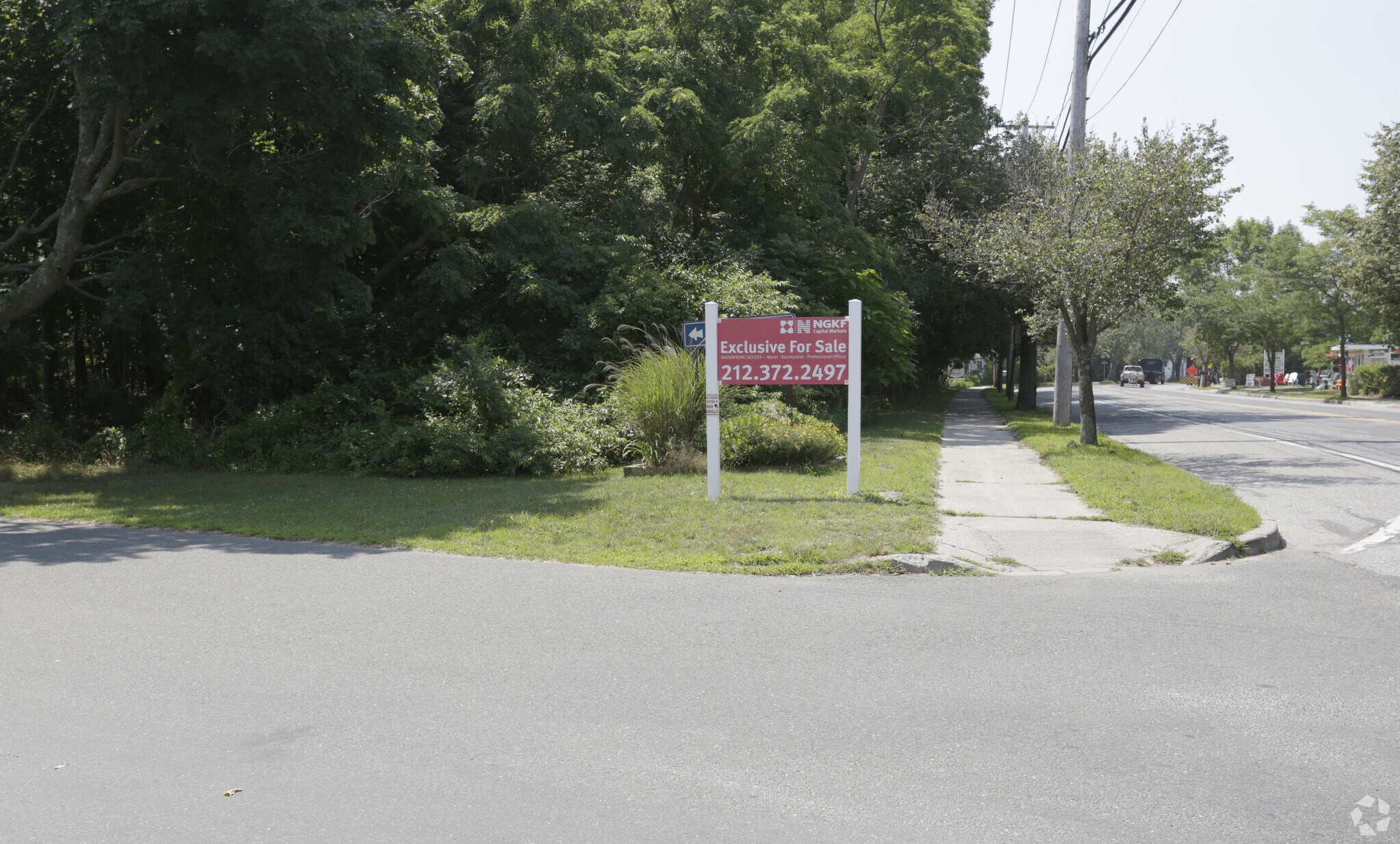 423 Montauk Hwy, East Quogue, NY for sale Primary Photo- Image 1 of 1