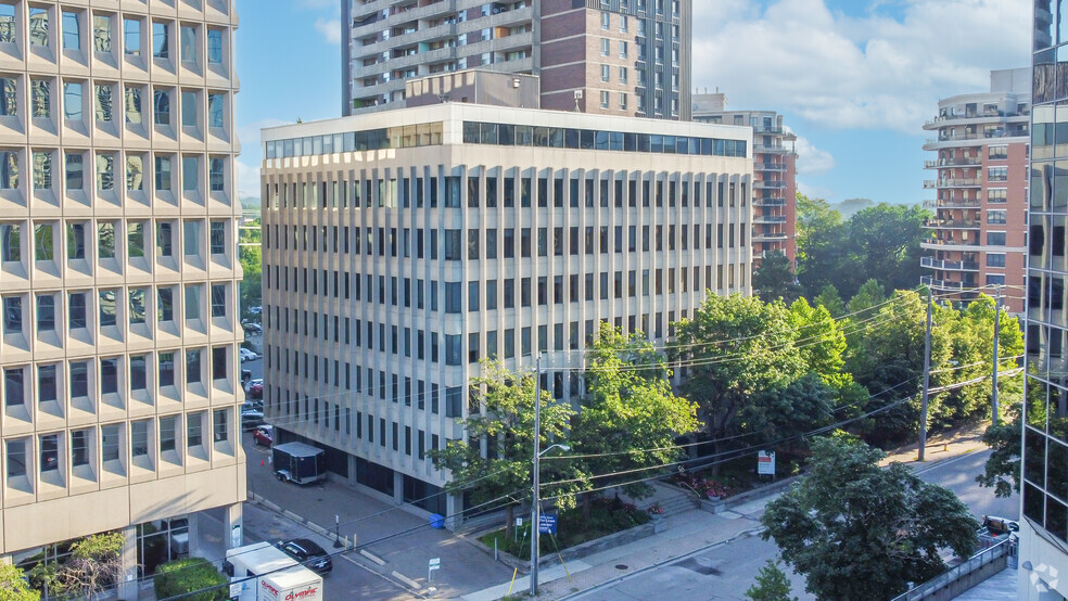 56 Aberfoyle Cres, Toronto, ON for lease - Primary Photo - Image 1 of 7
