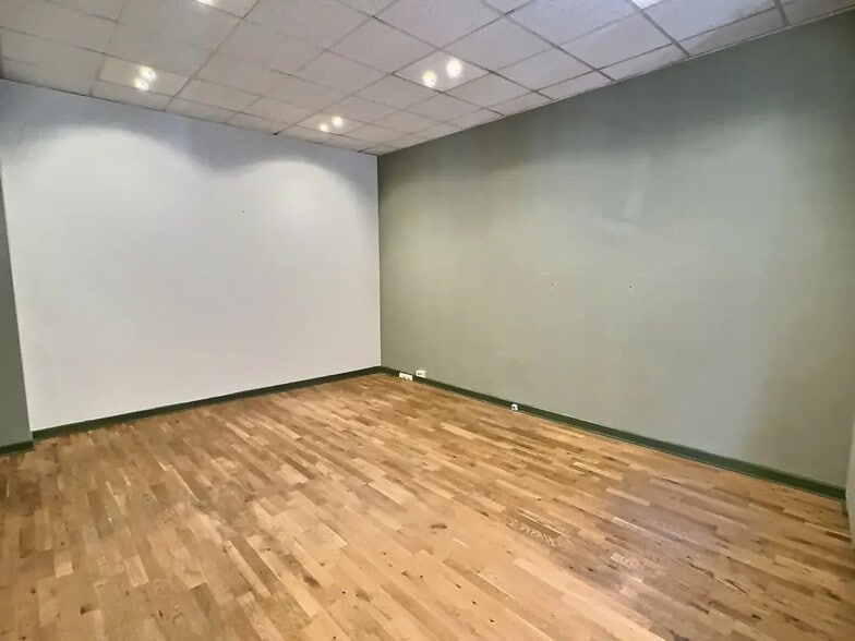 Office in Paris for lease - Interior Photo - Image 3 of 6