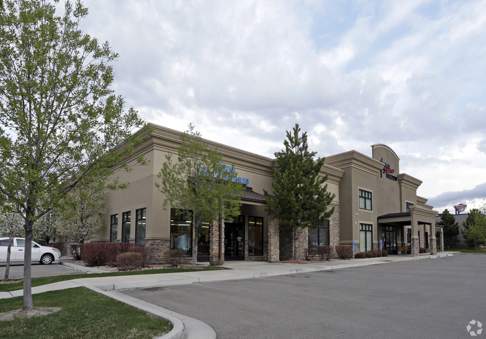 587 W State Rd, Pleasant Grove, UT for sale Primary Photo- Image 1 of 1