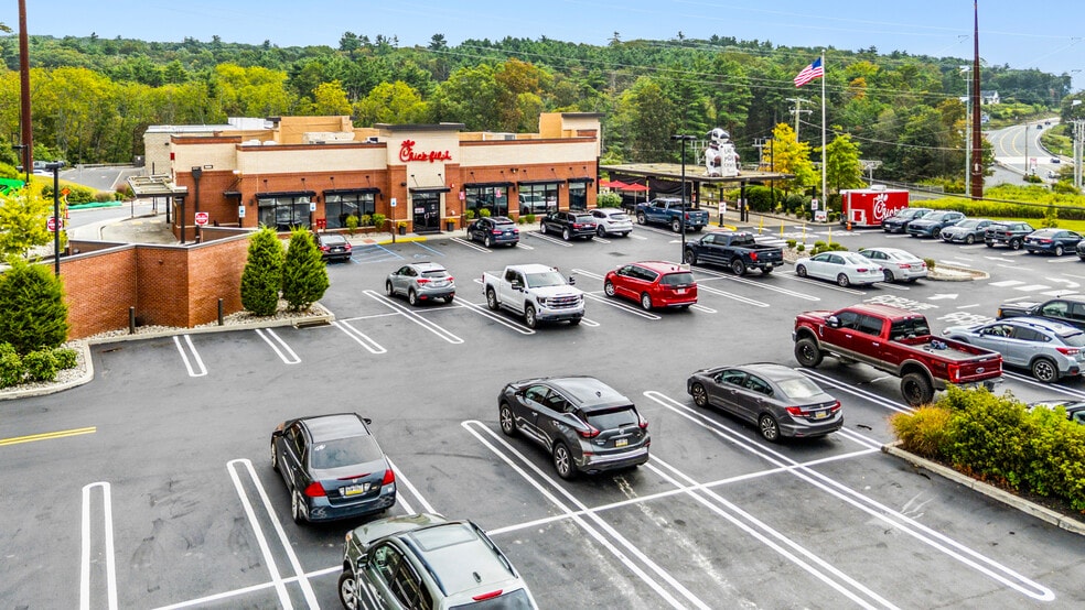 115 Plaza 611 Ln, Stroudsburg, PA for sale - Building Photo - Image 1 of 4