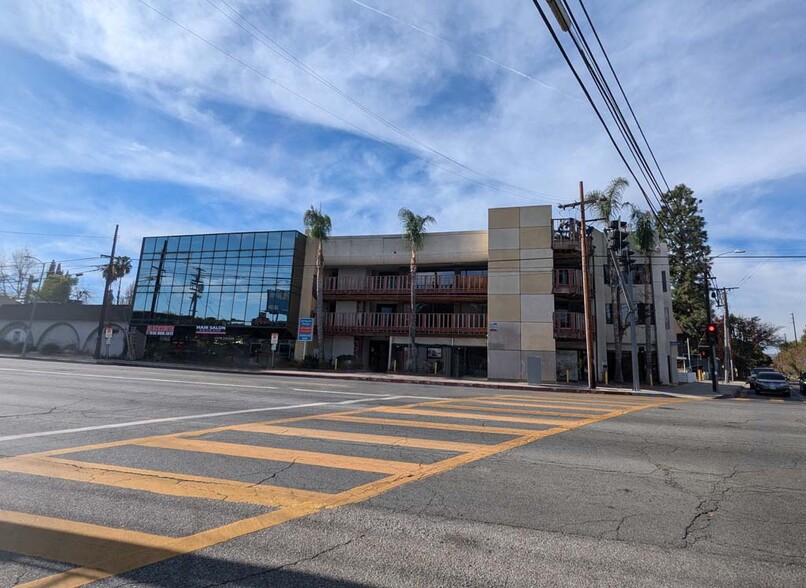 6047 Tampa Ave, Tarzana, CA for lease - Building Photo - Image 1 of 19