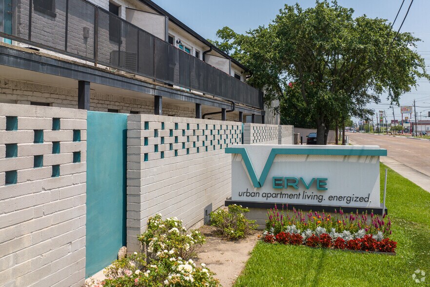 3201 Garth Rd, Baytown, TX for sale - Building Photo - Image 1 of 1