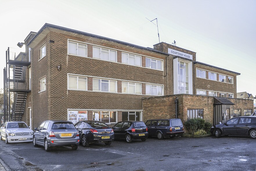 1011 Courtenay Rd, Wembley, HA9 7ND