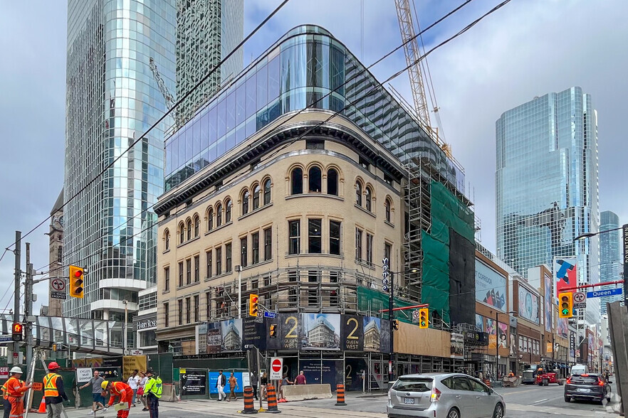 2 Queen St W, Toronto, ON for lease - Building Photo - Image 2 of 3