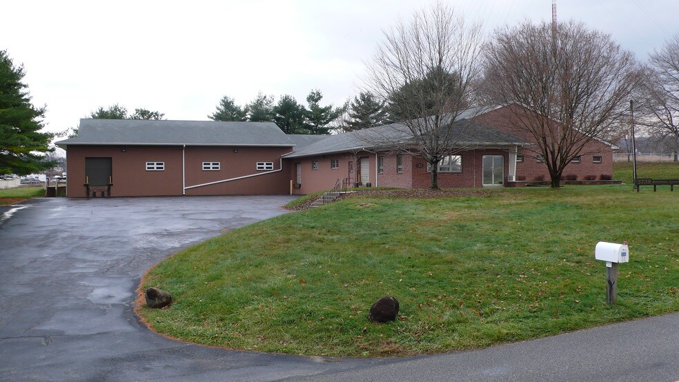 32 N Bacton Hill Rd, Frazer, PA 19355