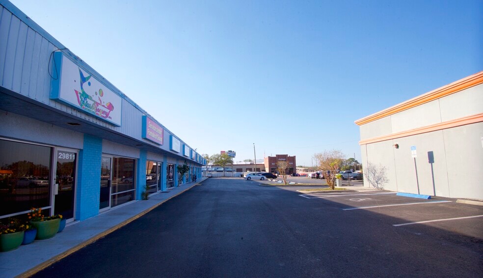 29811-29835 US HWY 19N, Clearwater, FL portfolio of 2 properties for sale on LoopNet.com - Building Photo - Image 2 of 9