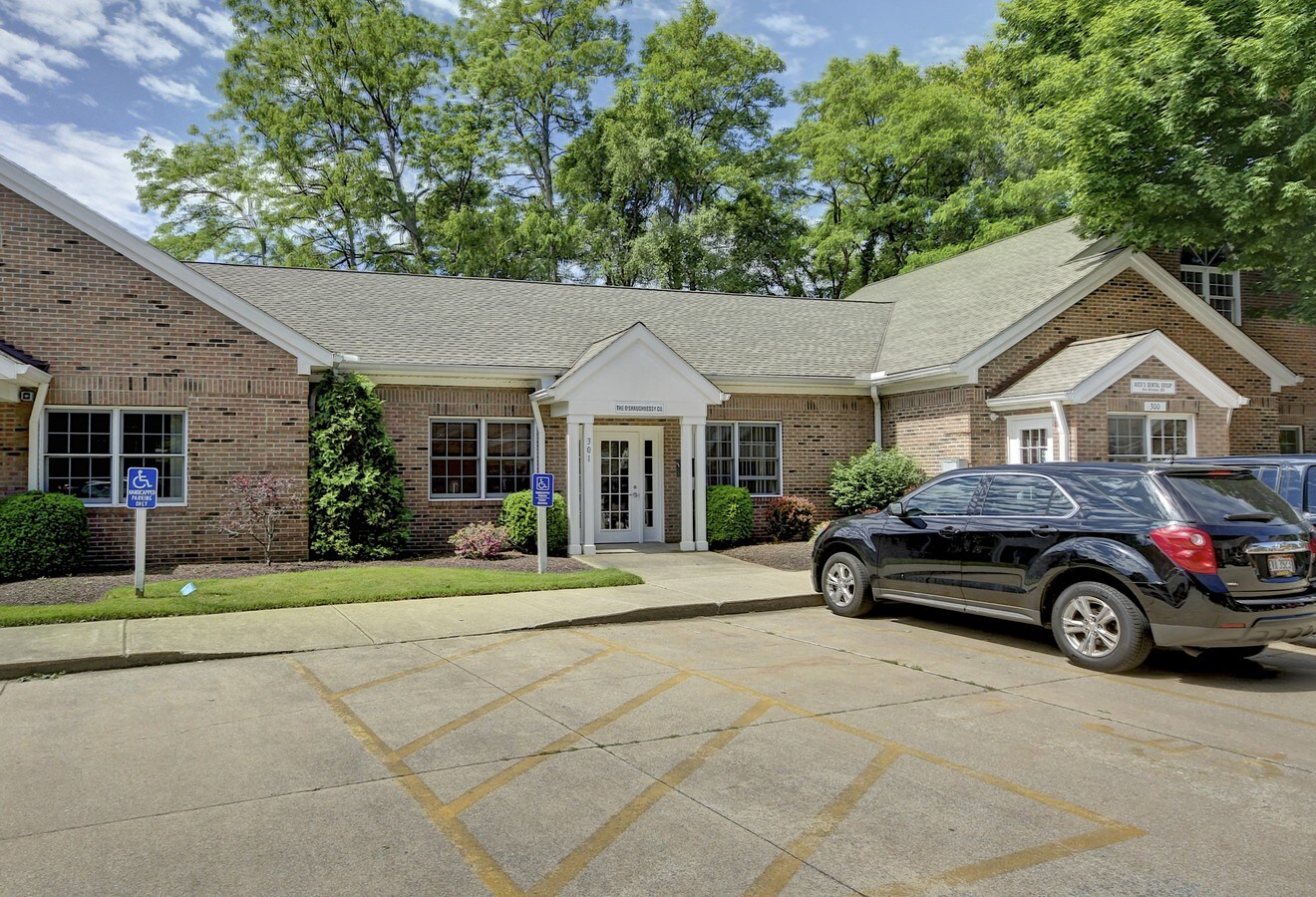 28899 Center Ridge Rd, Westlake, OH 44145