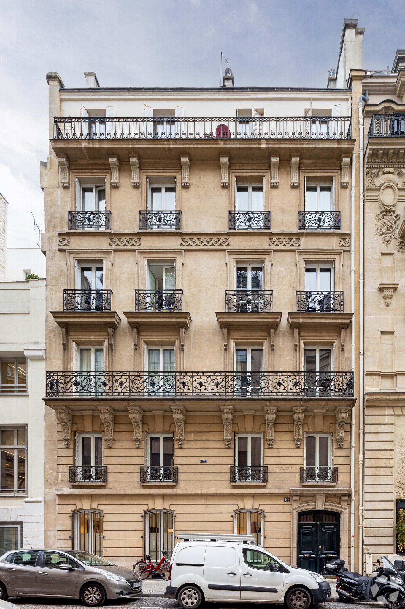  in Paris for sale Primary Photo- Image 1 of 1