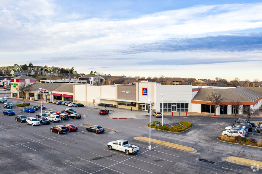 8221-8421 E 61st St, Tulsa, OK for lease - Building Photo - Image 3 of 14