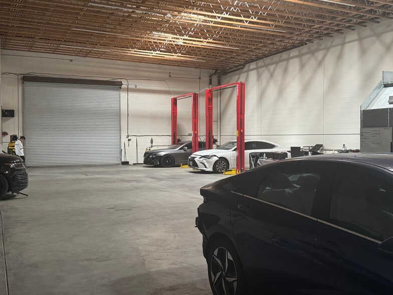 7626 Balboa Blvd, Van Nuys, CA for lease - Building Photo - Image 3 of 10