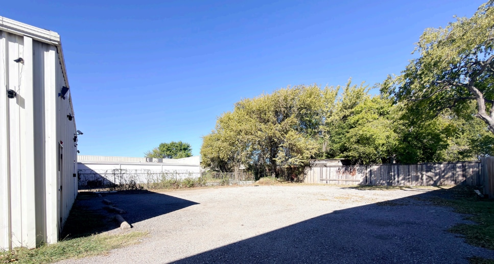 2245 Royal Ln, Dallas, TX for lease - Building Photo - Image 3 of 13