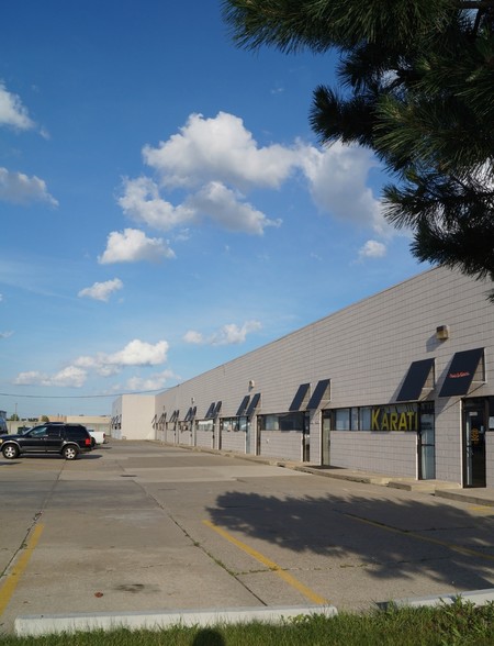 44848-44890 Heydenreich Rd, Clinton Township, MI for lease - Building Photo - Image 2 of 4