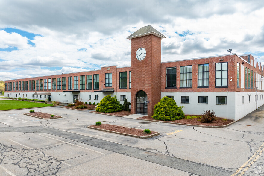 582 Great Rd, North Smithfield, RI for lease - Building Photo - Image 1 of 10