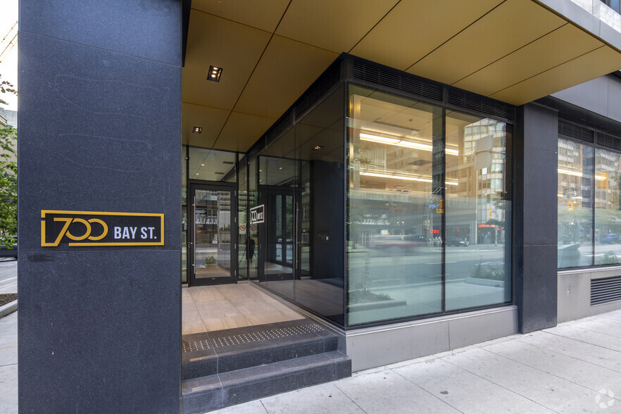 700 Bay St, Toronto, ON for lease - Building Photo - Image 3 of 4