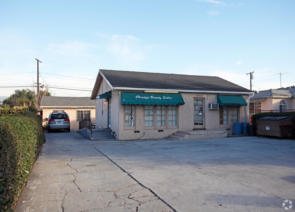 15925 Amar Rd, La Puente, CA 91744