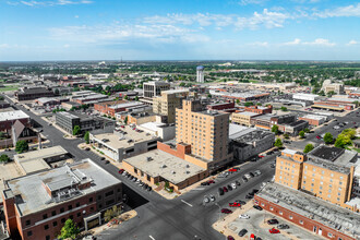 17 E 2nd Ave, Hutchinson, KS - aerial  map view