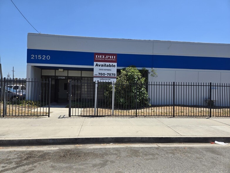 21520 Strathern St, Canoga Park, CA for lease - Building Photo - Image 1 of 13
