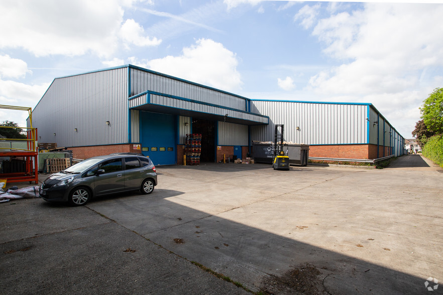 55-61 North Acton Rd, London for lease - Building Photo - Image 2 of 6