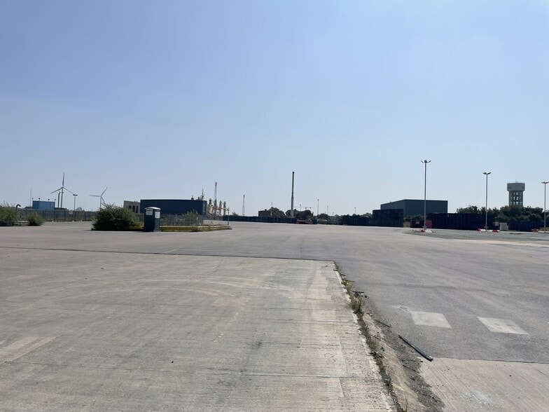 High St, Northfleet for lease - Building Photo - Image 2 of 4