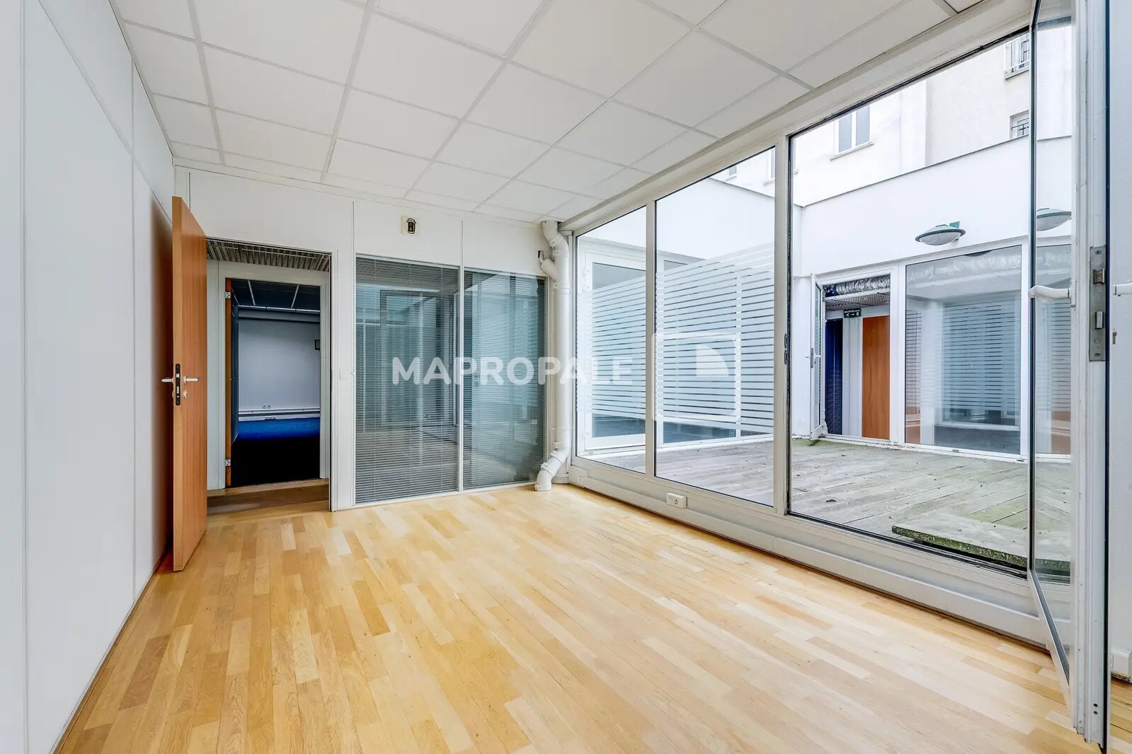 Multifamily in Paris for sale Building Photo- Image 1 of 14