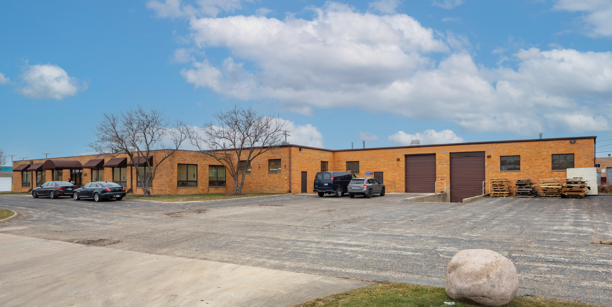 325 W Fay Ave, Addison, IL for lease Primary Photo- Image 1 of 2