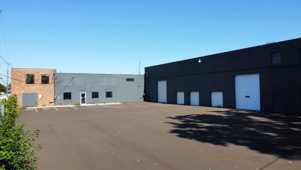 1121 River St, Lansing, MI for sale - Building Photo - Image 2 of 26