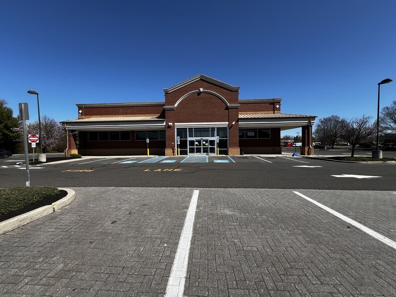 335 Village Center Dr, Logan Township, NJ for lease - Building Photo - Image 3 of 7