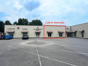 301 Commerce Blvd, Midway, FL for lease Interior Photo- Image 1 of 5