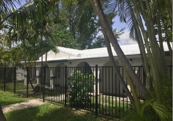 741 Hibiscus Ave, Pompano Beach, FL for sale - Primary Photo - Image 1 of 43