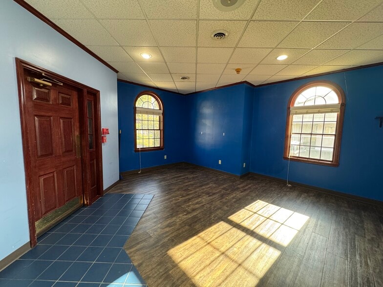 514 Pellis Rd, Greensburg, PA for lease - Building Photo - Image 1 of 14