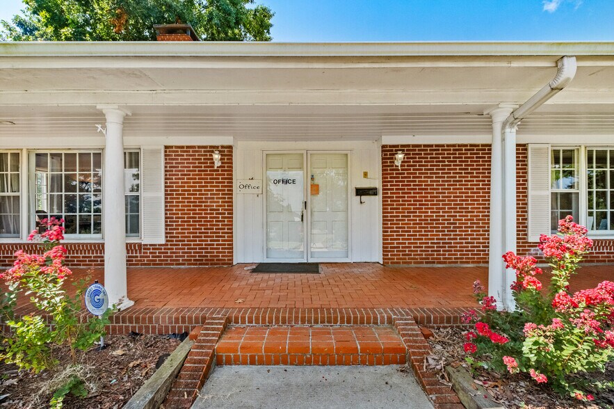 1400 Locust st, Stilwell, OK for sale - Building Photo - Image 3 of 48