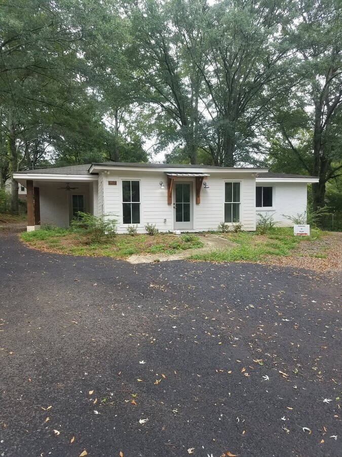 8099 Main St, Woodstock, GA 30188