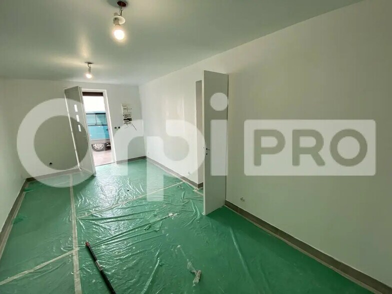 Industrial in ESSÔMES-SUR-MARNE for lease - Interior Photo - Image 2 of 7