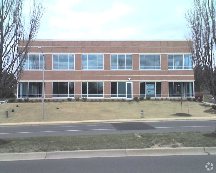 17B Firstfield Rd, Gaithersburg, MD for lease - Building Photo - Image 2 of 21