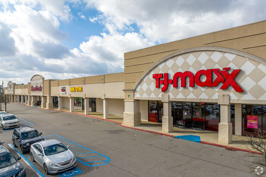 1646-1664 Montgomery Hwy, Birmingham, AL for lease - Building Photo - Image 1 of 3