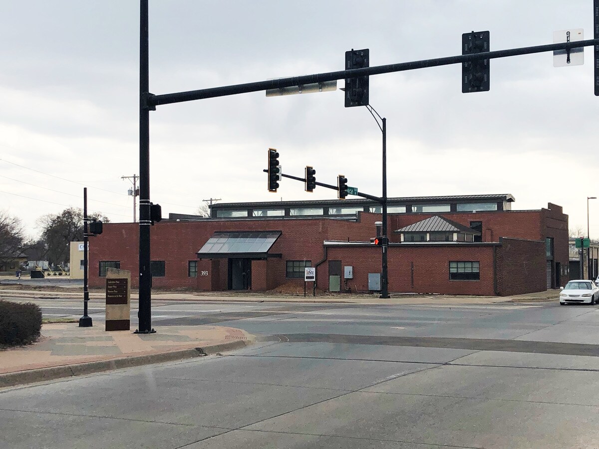 393 N McLean Blvd, Wichita, KS 67203