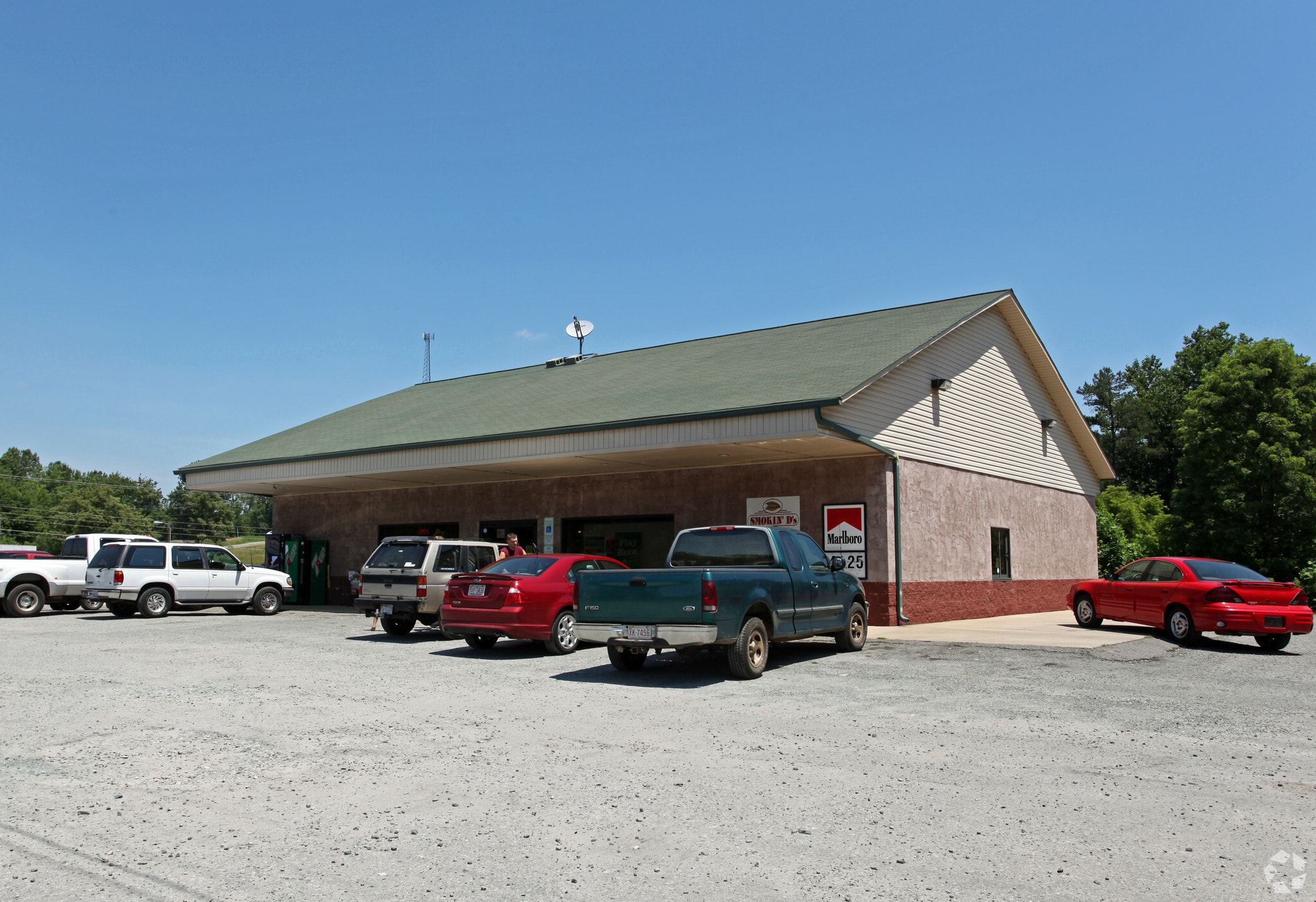 711 E HWY 52 Byp, Pilot Mountain, NC for sale Primary Photo- Image 1 of 1
