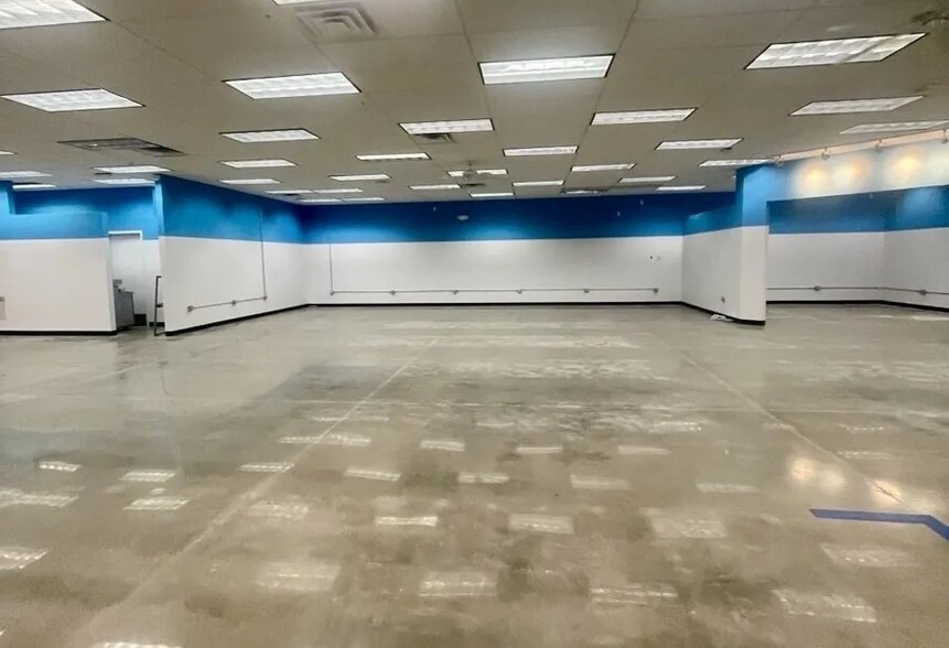 521 W Grand Ave, Haysville, KS for lease - Building Photo - Image 3 of 3